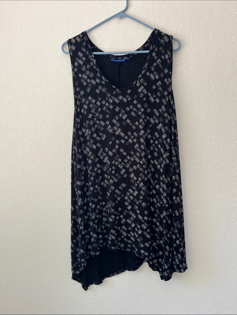 Apt. 9 Black Sleeveless Asymmetrical Hem Dress with Gray Geometric Print